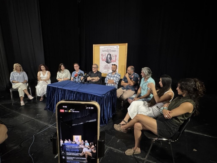 Σ.ΤΥΠΟΥ ΕΝΟΨΕΙ ΤΗΣ ΠΡΕΜΙΕΡΑΣ &quot;ΓΙΑΤΡΟΣ ΜΕ ΤΟ ΣΤΑΝΙΟ&quot; ΤΟΥ ΜΟΛΙΕΡΟΥ - ΤΟ ΚΑΛΟΚΑΙΡΙ ΤΗΣ ΚΩΜΩΔΙΑΣ 2025